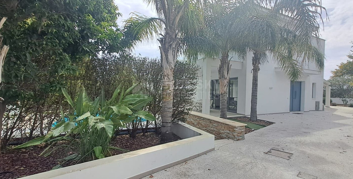 Five bedroom hidden gem by the sea, Governor's Beach, Limassol