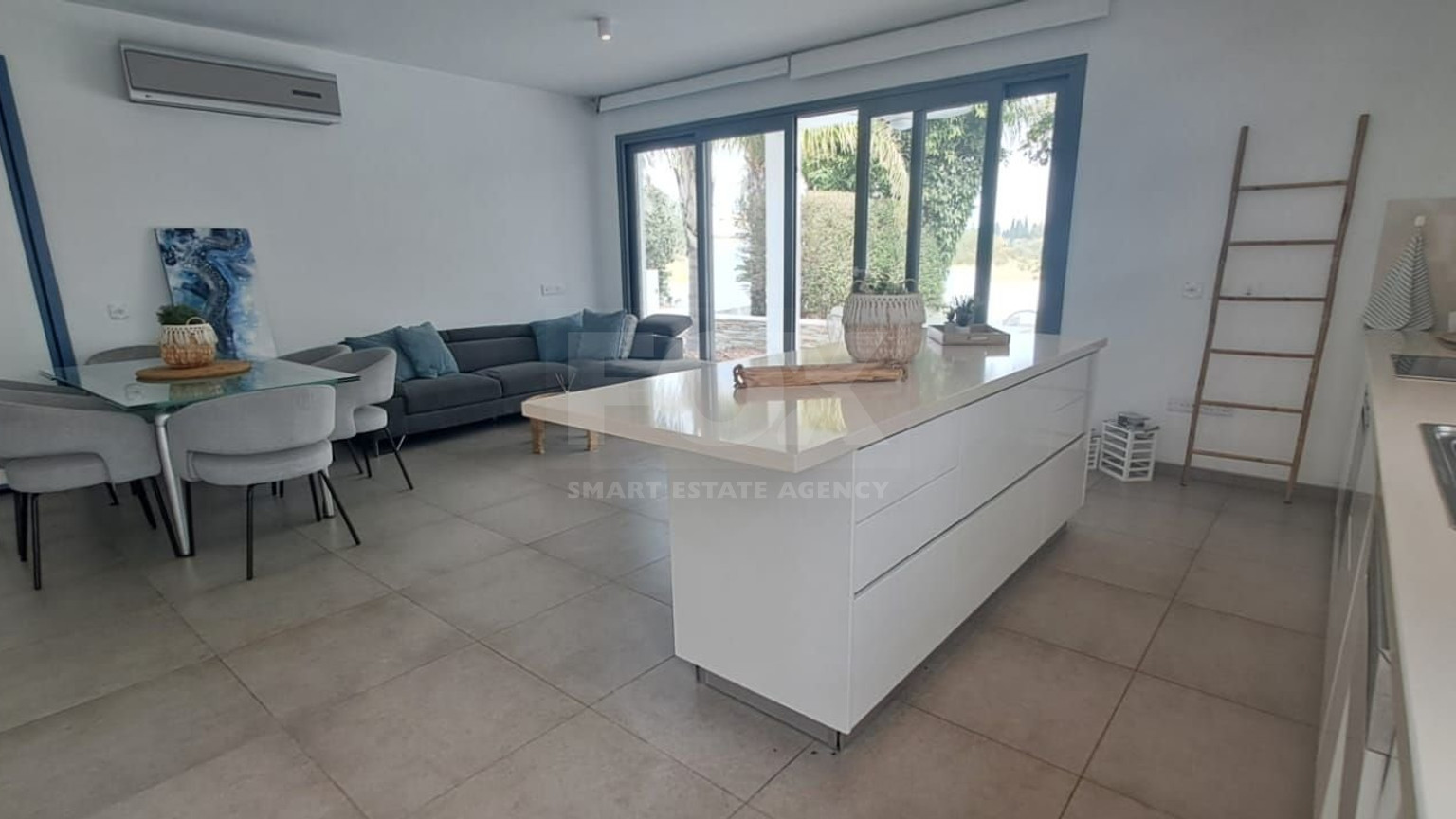 Five bedroom hidden gem by the sea, Governor's Beach, Limassol