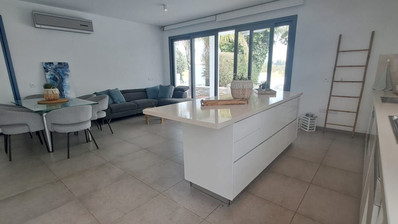 Five bedroom hidden gem by the sea, Governor's Beach, Limassol