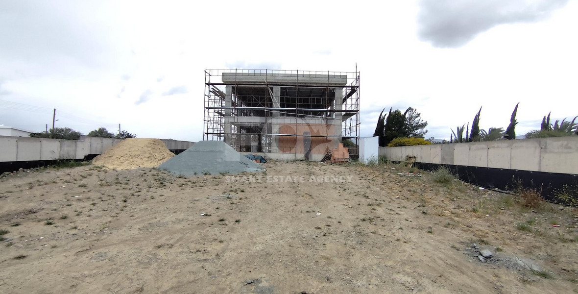 Modern Unfurnished 310m2 Ground Floor Shop for rent in Moni