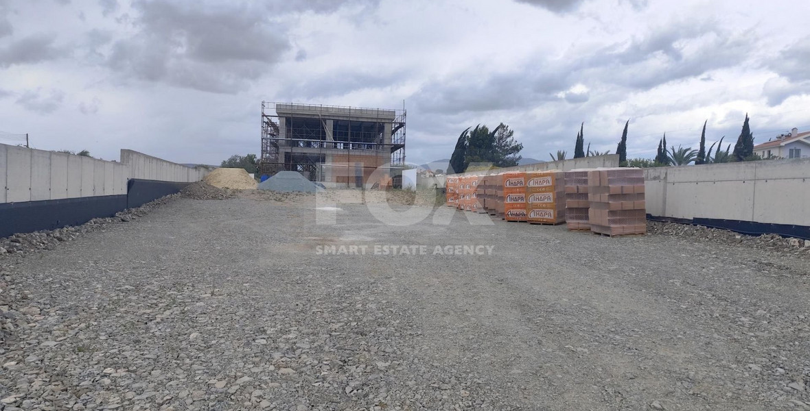 Modern Unfurnished 310m2 Ground Floor Shop for rent in Moni