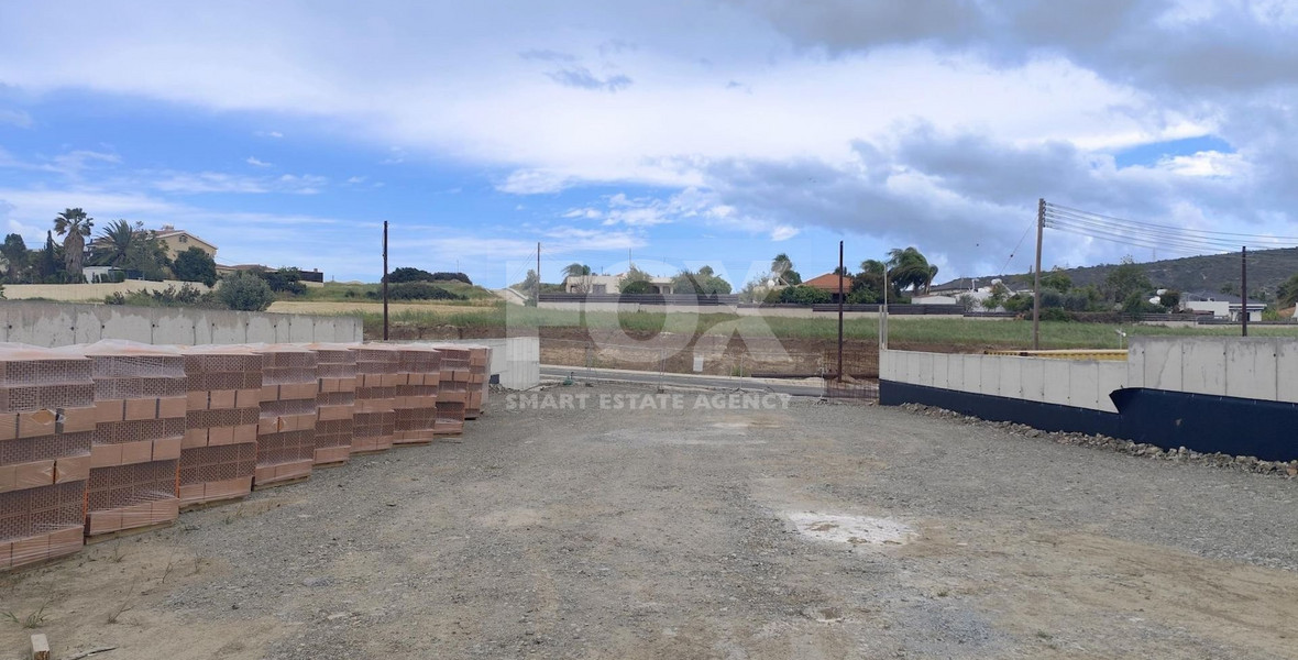 Modern Unfurnished 310m2 Ground Floor Shop for rent in Moni