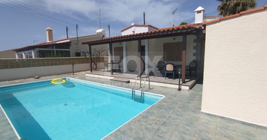 For Rent: Spacious three bedroom bungalow with pool in Peyia