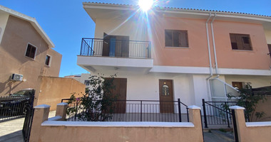 Spacious Three Bedroom Semidetached House for Sale in Universal