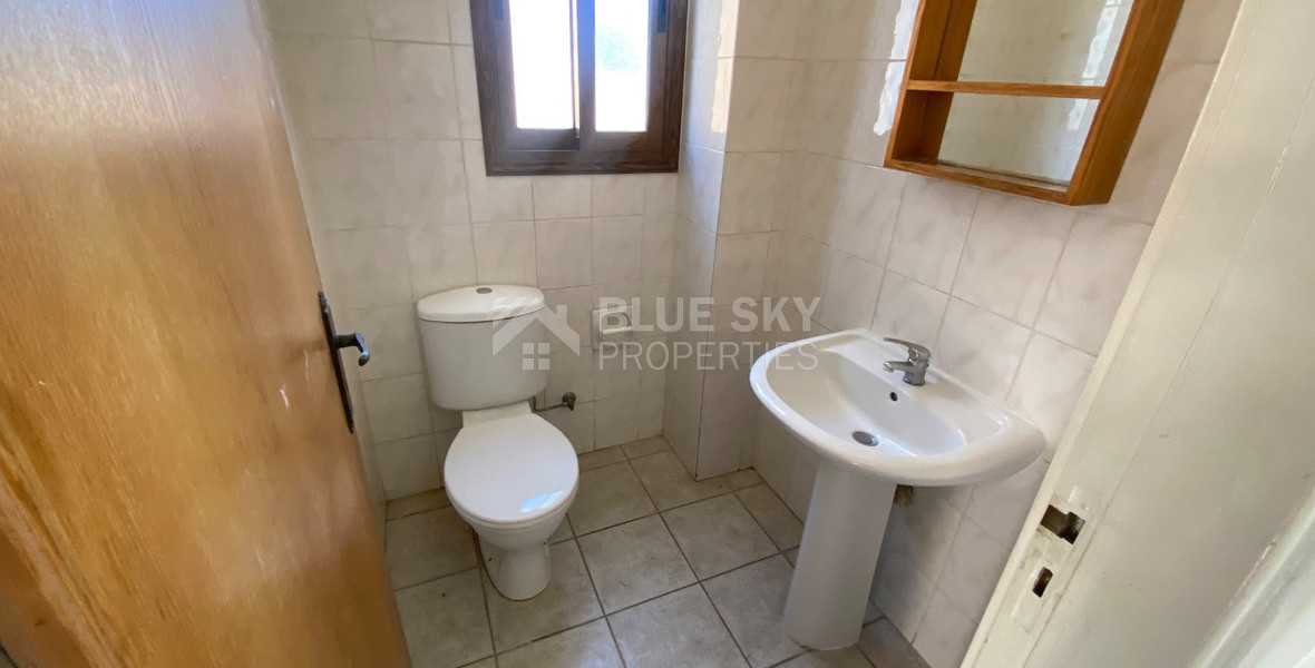 Spacious Three Bedroom Semidetached House for Sale in Universal