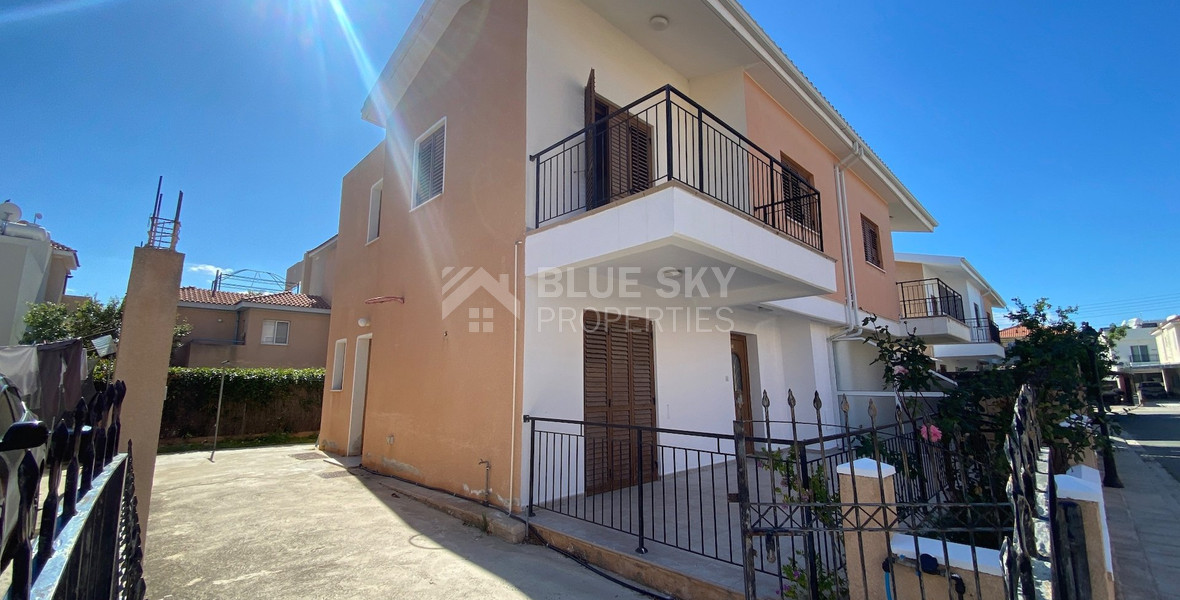 Spacious Three Bedroom Semidetached House for Sale in Universal