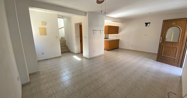 Spacious Three Bedroom Semidetached House for Sale in Universal