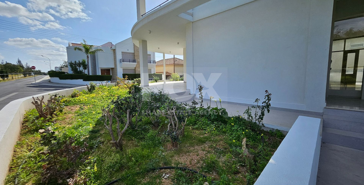 Elegant & Spacious 5-Bedroom Luxury Villa For rent in Prestigious Nea Ekali