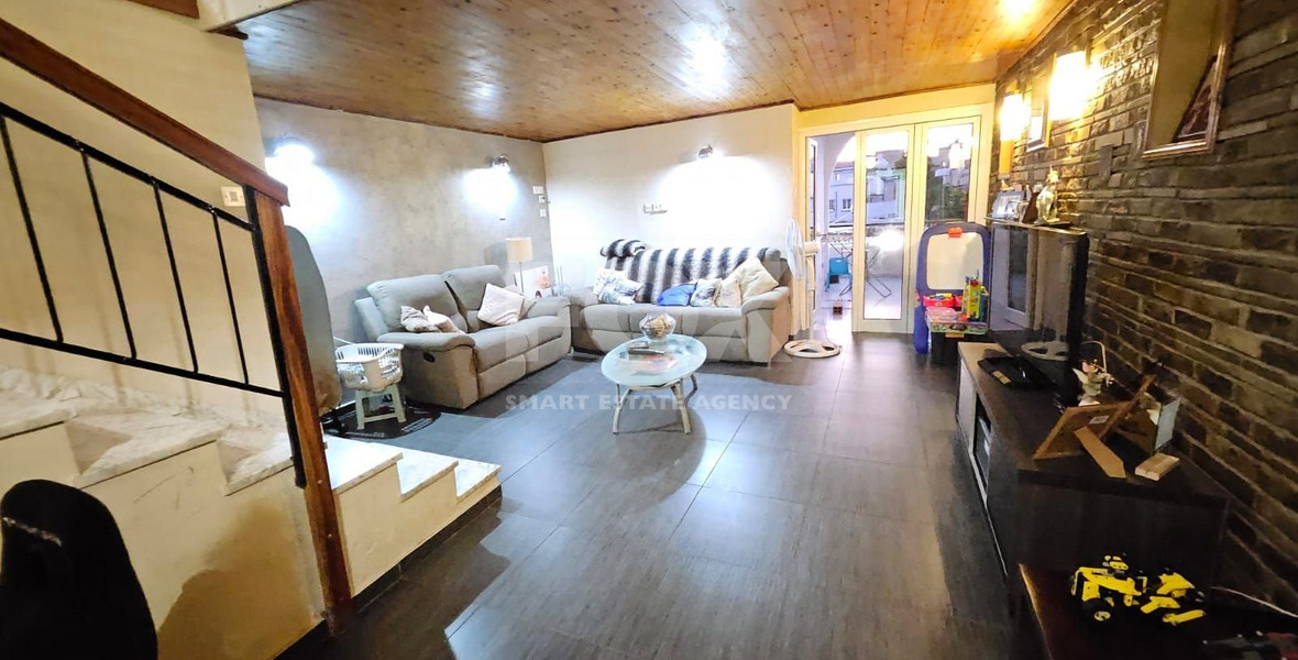 Spacious unfurnished duplex with 2 bedrooms in Katholiki