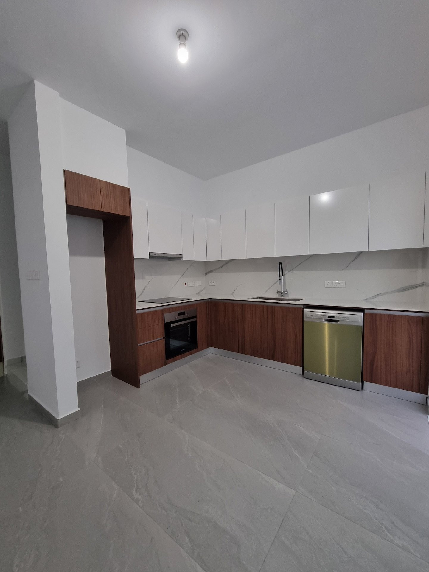 Mieszkanie 2 pokoi 114 m² Moni, Cypr