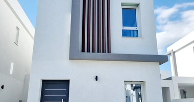 SALE: LOVELY  NEW DETACHED 2 BEDROOM HOUSE WITH GARDEN IN MONI.
