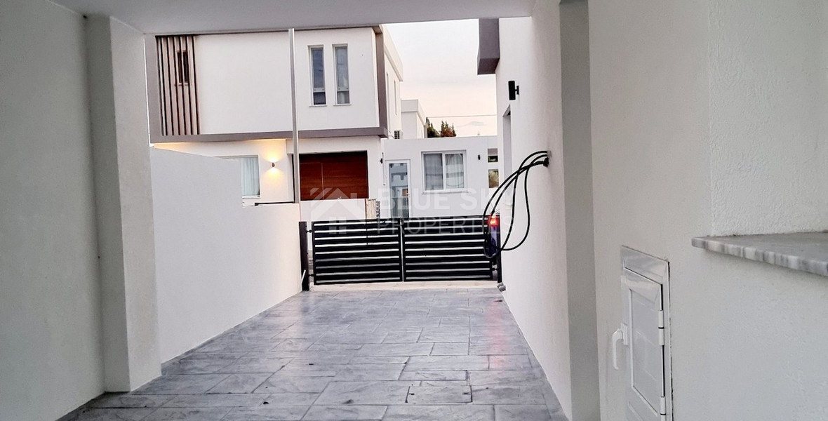 SALE: LOVELY  NEW DETACHED 2 BEDROOM HOUSE WITH GARDEN IN MONI.