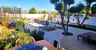 For Saale Spacious Detached Villa 4-Bedroom with extra studio and pool Sea View in Pissouri