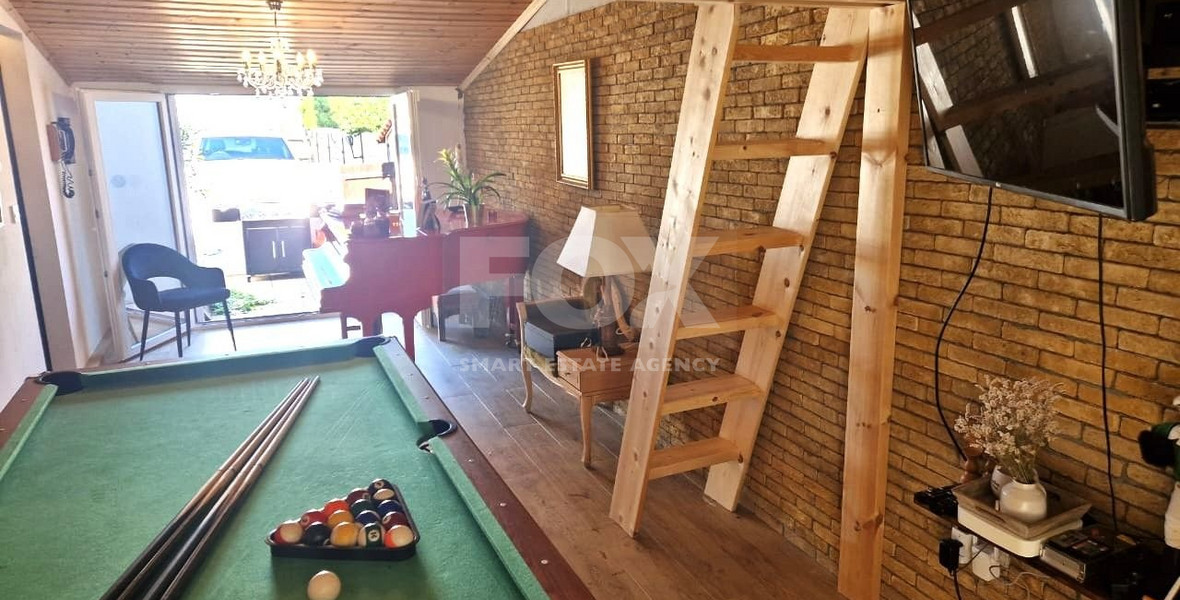For Saale Spacious Detached Villa 4-Bedroom with extra studio and pool Sea View in Pissouri