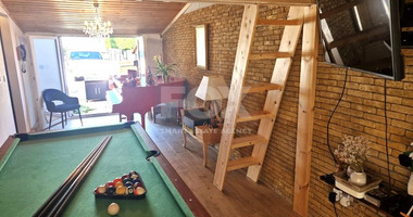 For Saale Spacious Detached Villa 4-Bedroom with extra studio and pool Sea View in Pissouri