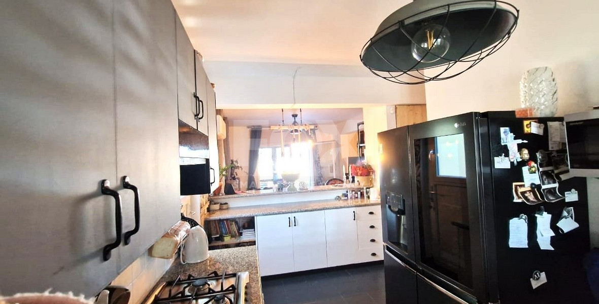 For Saale Spacious Detached Villa 4-Bedroom with extra studio and pool Sea View in Pissouri