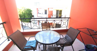 For Sale: Stylish two Bedroom Apartment with Pool in Tombs Of the Kings