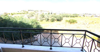 For Sale: Stylish two Bedroom Apartment with Pool in Tombs Of the Kings