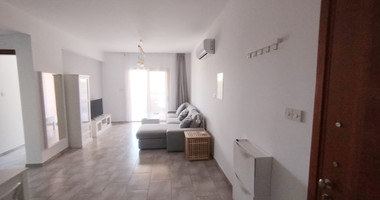 For Sale: Stylish two Bedroom Apartment with Pool in Tombs Of the Kings