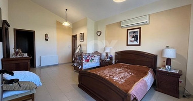 Four bedroom villa,  plus extra room, for sale in Emba, Paphos