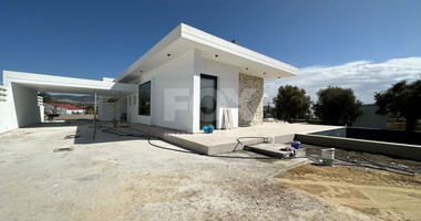 RENT: OUSTANDING 4 BEDROOM VILLA, LARGE SWIMMING POOL OVERFLOW, OPTIONAL FURNISHED, HIGH CEILINGS 3.8 METRES.
