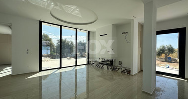 RENT: OUSTANDING 4 BEDROOM VILLA, LARGE SWIMMING POOL OVERFLOW, OPTIONAL FURNISHED, HIGH CEILINGS 3.8 METRES.