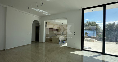 RENT: OUSTANDING 4 BEDROOM VILLA, LARGE SWIMMING POOL OVERFLOW, OPTIONAL FURNISHED, HIGH CEILINGS 3.8 METRES.