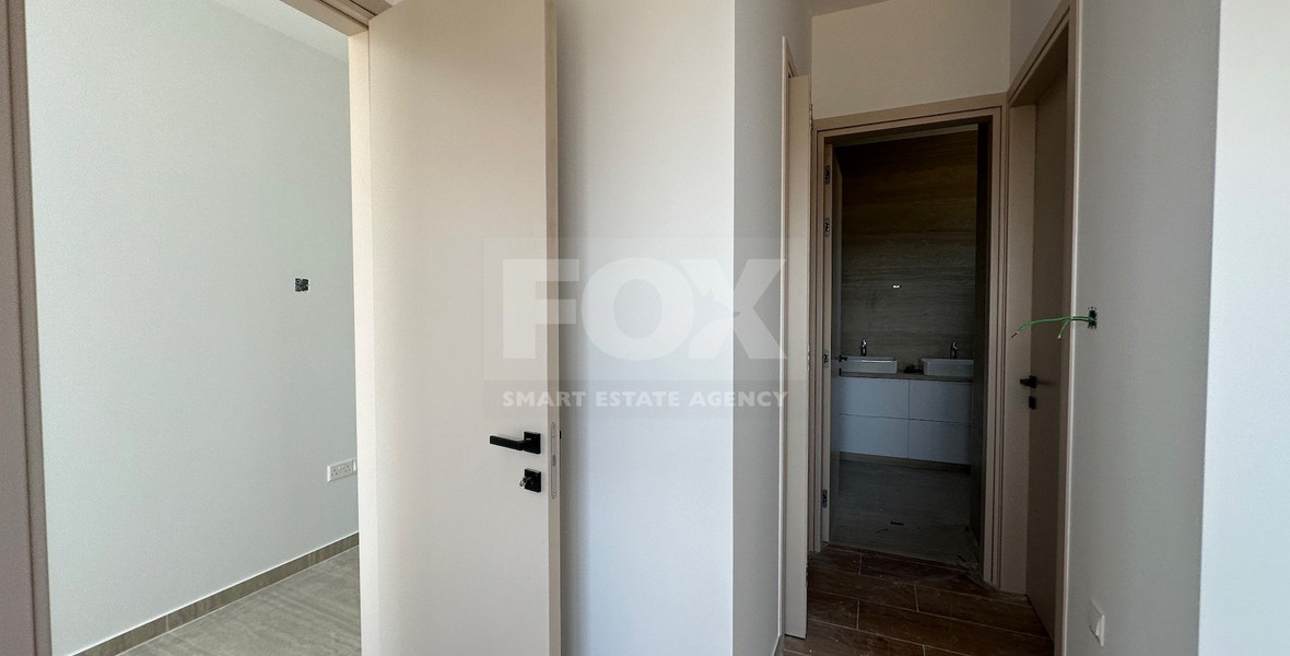 RENT: OUSTANDING 4 BEDROOM VILLA, LARGE SWIMMING POOL OVERFLOW, OPTIONAL FURNISHED, HIGH CEILINGS 3.8 METRES.