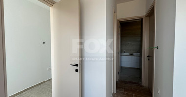 RENT: OUSTANDING 4 BEDROOM VILLA, LARGE SWIMMING POOL OVERFLOW, OPTIONAL FURNISHED, HIGH CEILINGS 3.8 METRES.