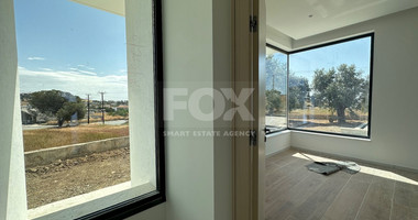 RENT: OUSTANDING 4 BEDROOM VILLA, LARGE SWIMMING POOL OVERFLOW, OPTIONAL FURNISHED, HIGH CEILINGS 3.8 METRES.