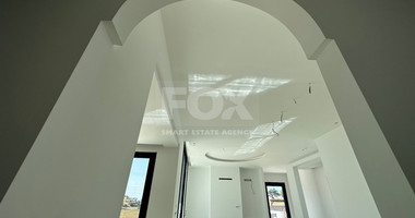 RENT: OUSTANDING 4 BEDROOM VILLA, LARGE SWIMMING POOL OVERFLOW, OPTIONAL FURNISHED, HIGH CEILINGS 3.8 METRES.