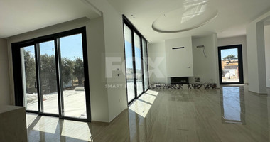 RENT: OUSTANDING 4 BEDROOM VILLA, LARGE SWIMMING POOL OVERFLOW, OPTIONAL FURNISHED, HIGH CEILINGS 3.8 METRES.