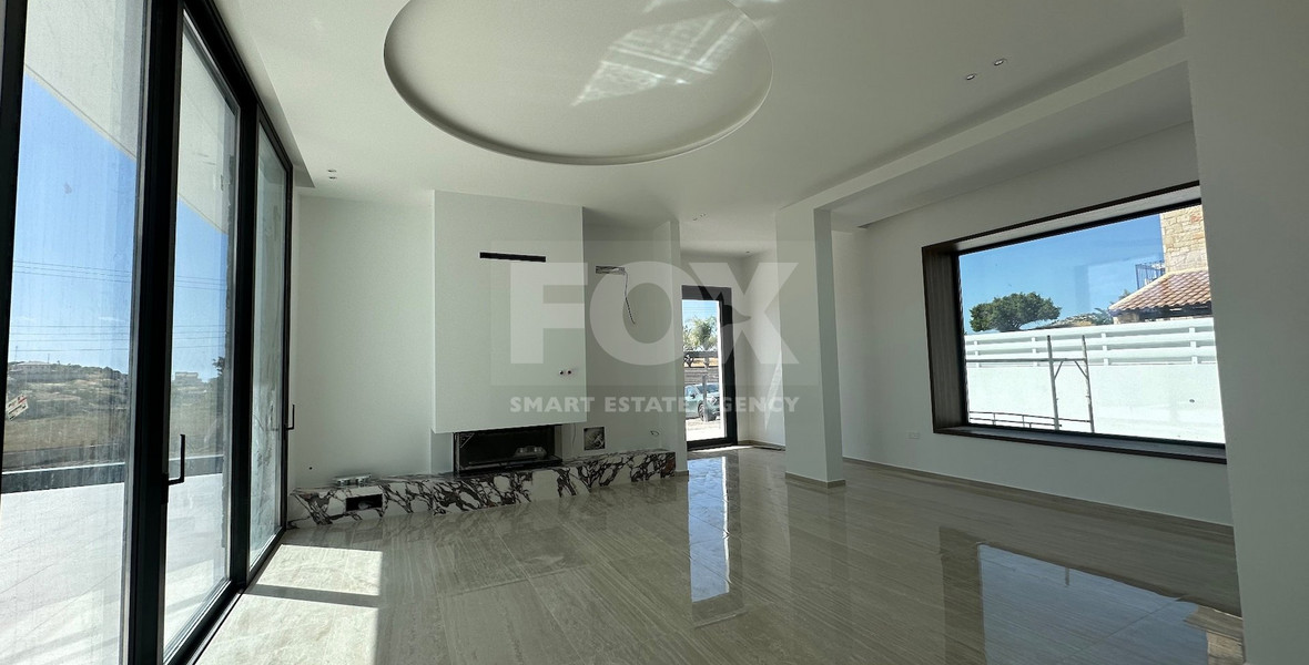 RENT: OUSTANDING 4 BEDROOM VILLA, LARGE SWIMMING POOL OVERFLOW, OPTIONAL FURNISHED, HIGH CEILINGS 3.8 METRES.
