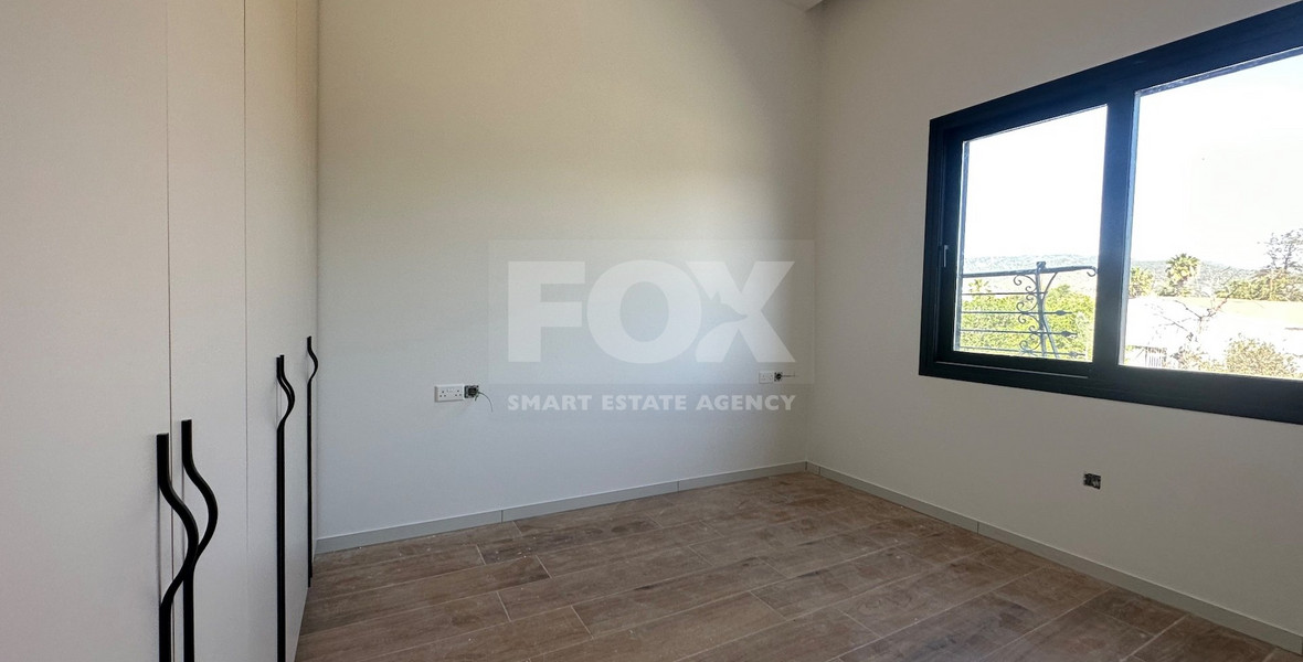RENT: OUSTANDING 4 BEDROOM VILLA, LARGE SWIMMING POOL OVERFLOW, OPTIONAL FURNISHED, HIGH CEILINGS 3.8 METRES.