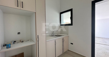 RENT: OUSTANDING 4 BEDROOM VILLA, LARGE SWIMMING POOL OVERFLOW, OPTIONAL FURNISHED, HIGH CEILINGS 3.8 METRES.