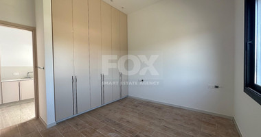 RENT: OUSTANDING 4 BEDROOM VILLA, LARGE SWIMMING POOL OVERFLOW, OPTIONAL FURNISHED, HIGH CEILINGS 3.8 METRES.