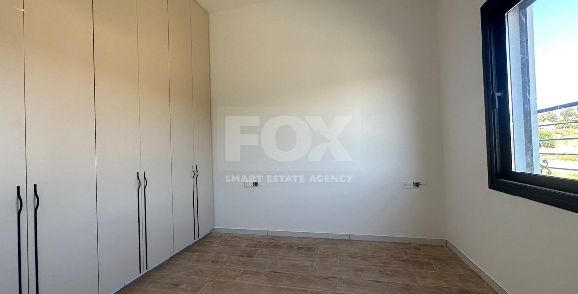 RENT: OUSTANDING 4 BEDROOM VILLA, LARGE SWIMMING POOL OVERFLOW, OPTIONAL FURNISHED, HIGH CEILINGS 3.8 METRES.