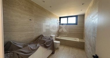 RENT: OUSTANDING 4 BEDROOM VILLA, LARGE SWIMMING POOL OVERFLOW, OPTIONAL FURNISHED, HIGH CEILINGS 3.8 METRES.