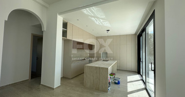 RENT: OUSTANDING 4 BEDROOM VILLA, LARGE SWIMMING POOL OVERFLOW, OPTIONAL FURNISHED, HIGH CEILINGS 3.8 METRES.