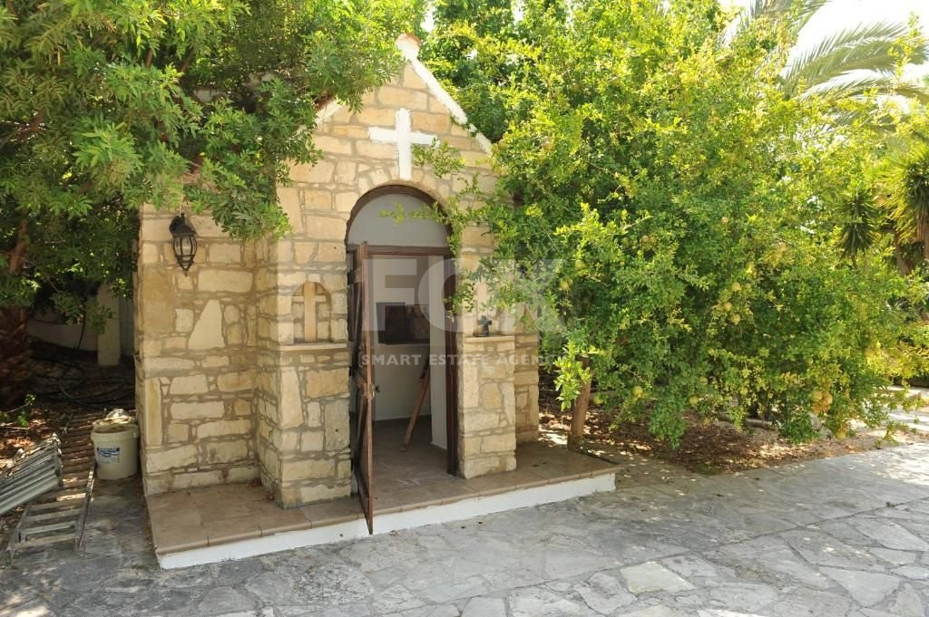 Charming 3-Bedroom Villa with Pool, Sea & Mountain Views