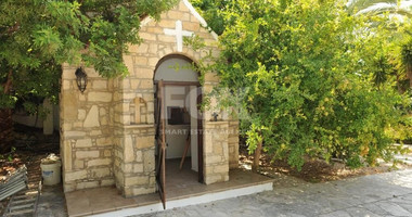 Charming 3-Bedroom Villa with Pool, Sea & Mountain Views