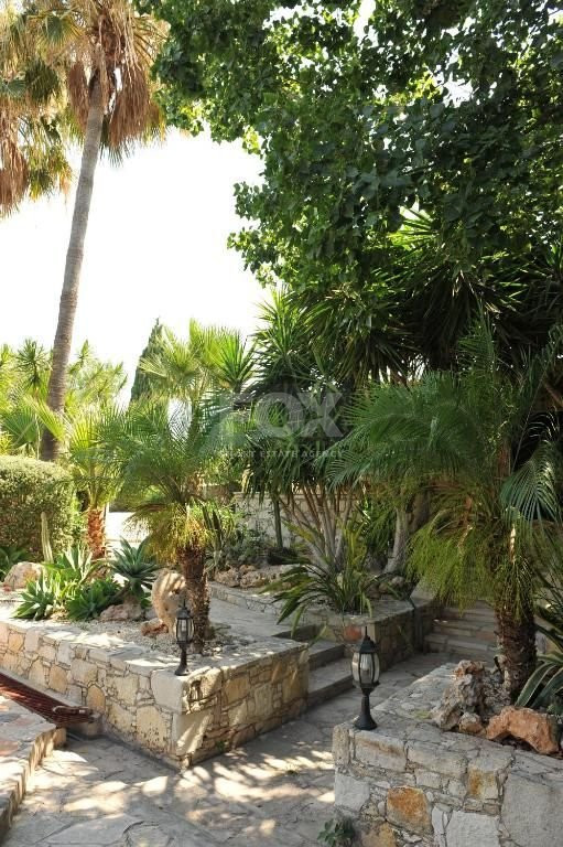 Charming 3-Bedroom Villa with Pool, Sea & Mountain Views