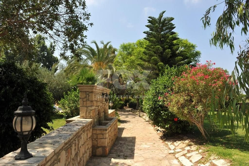 Charming 3-Bedroom Villa with Pool, Sea & Mountain Views
