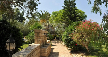 Charming 3-Bedroom Villa with Pool, Sea & Mountain Views
