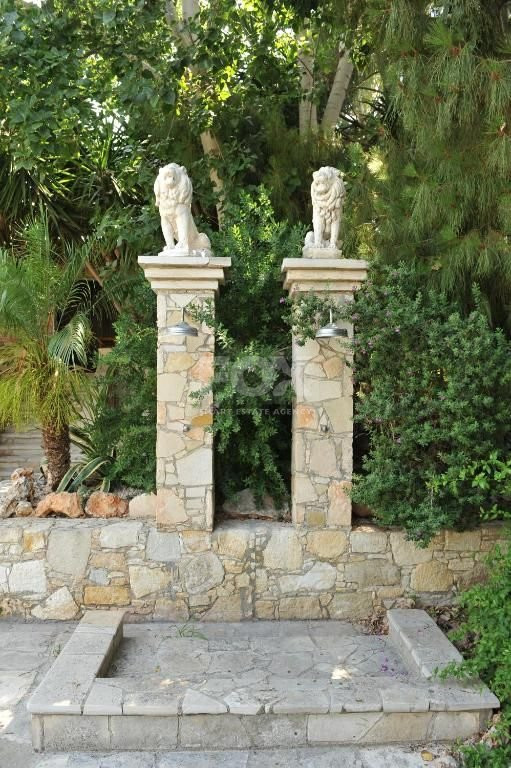 Charming 3-Bedroom Villa with Pool, Sea & Mountain Views