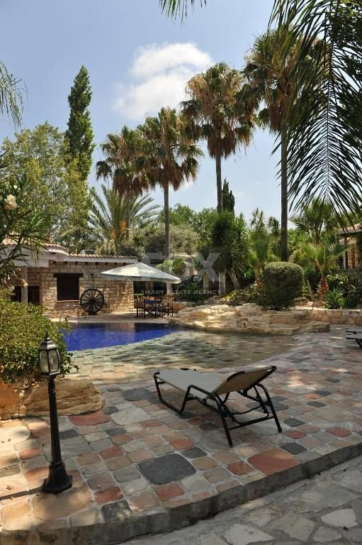 Charming 3-Bedroom Villa with Pool, Sea & Mountain Views