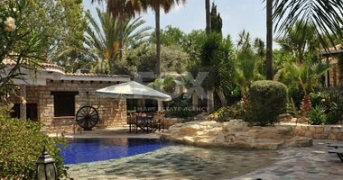 Charming 3-Bedroom Villa with Pool, Sea & Mountain Views