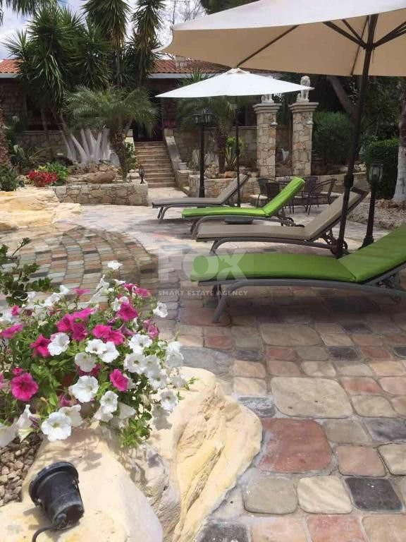 Charming 3-Bedroom Villa with Pool, Sea & Mountain Views