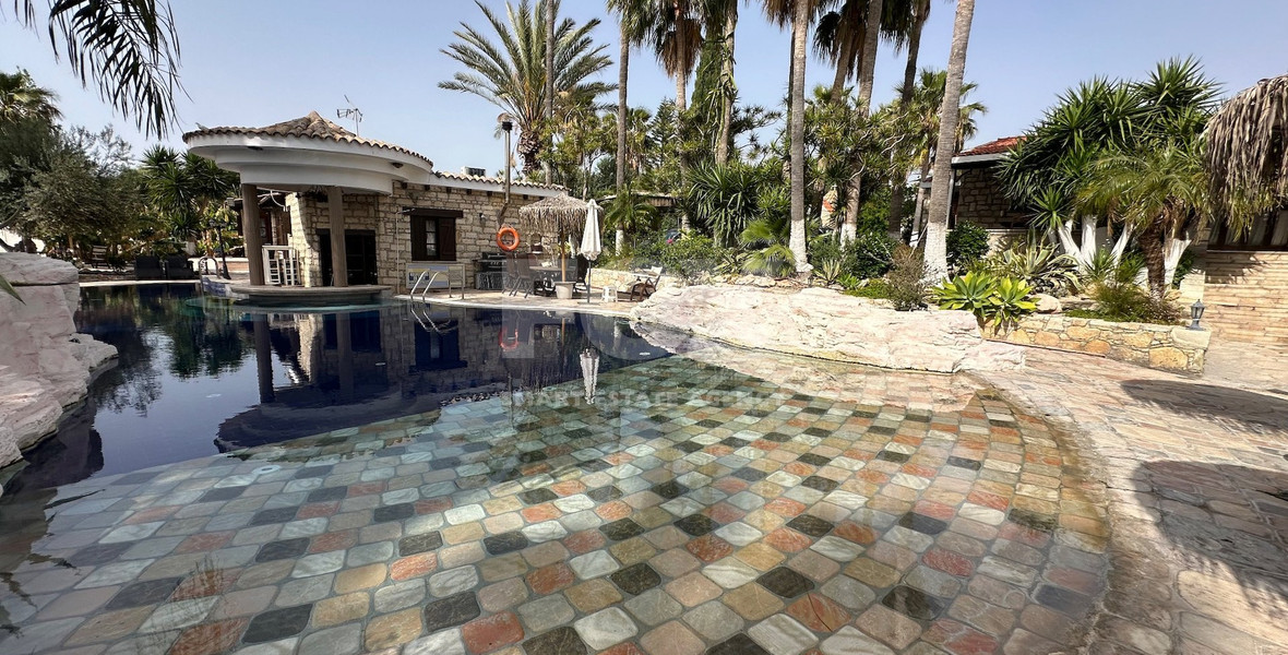 Charming 3-Bedroom Villa with Pool, Sea & Mountain Views