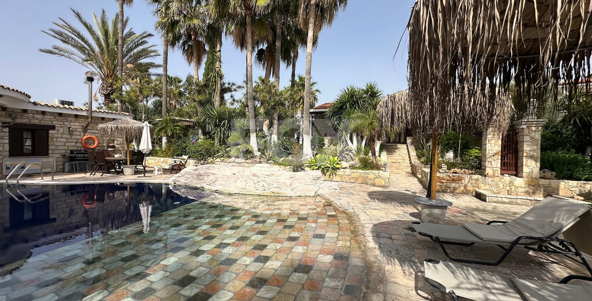 Charming 3-Bedroom Villa with Pool, Sea & Mountain Views